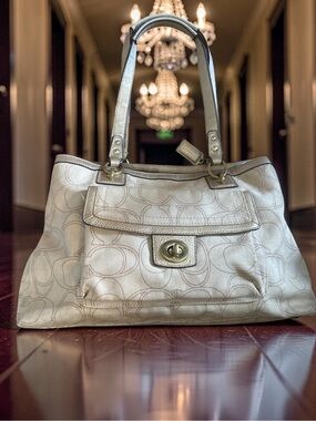 AUTHENTIC COACH C SIGNATURE PENELOPE GOLD AND BEIGE CANVAS SHOULDER HANDBAG !!
